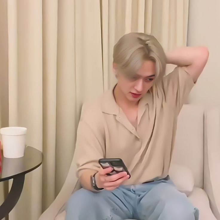 ⠀⠀ 

⠀⠀      qigschase !¡ sns updates           
⠀⠀      6:01  :  location disabled 
           
⠀