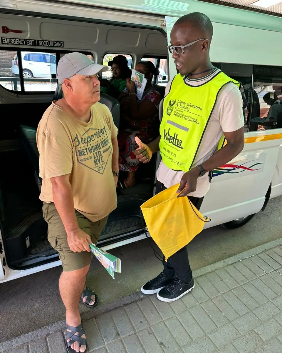 rsacareerhelp's tweet photo. Career Development Services making waves in Kimberly.

The Khetha officials are at the Kimberly Taxi Rank and the surrounding areas informing the public about career opportunities. 

#careerawareness
#careerinformation 
#careerdevelopmentservices 
#Khetha https://t.co/SY5zBXuVKj