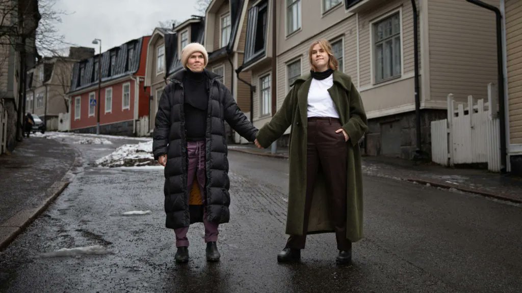 Maailmankuvaleh's tweet photo. Siskokset Julia Thurén ja Sofia Tawast ovat molemmat toimittajia ja aktivisteja. Tekemisen ydin on sama: vahva usko ihmisarvoon. Vain painopiste on eri, sillä Julia keskittyy ilmastoon, Sofia antiableismiin.

Yhteishaastattelu ➡️ https://t.co/d685KnDLES

@juliathuren #aktivismi https://t.co/57zeKiW4R7