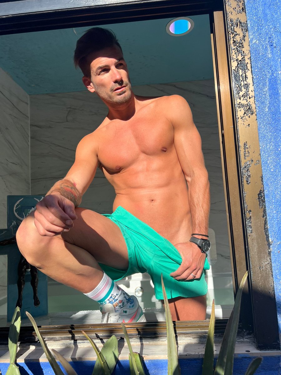 Queréis ver más? Siempre en mi onlyfans/xmanelguerrero tenéis lo que buscáis y sino pedidlo!!! 😏