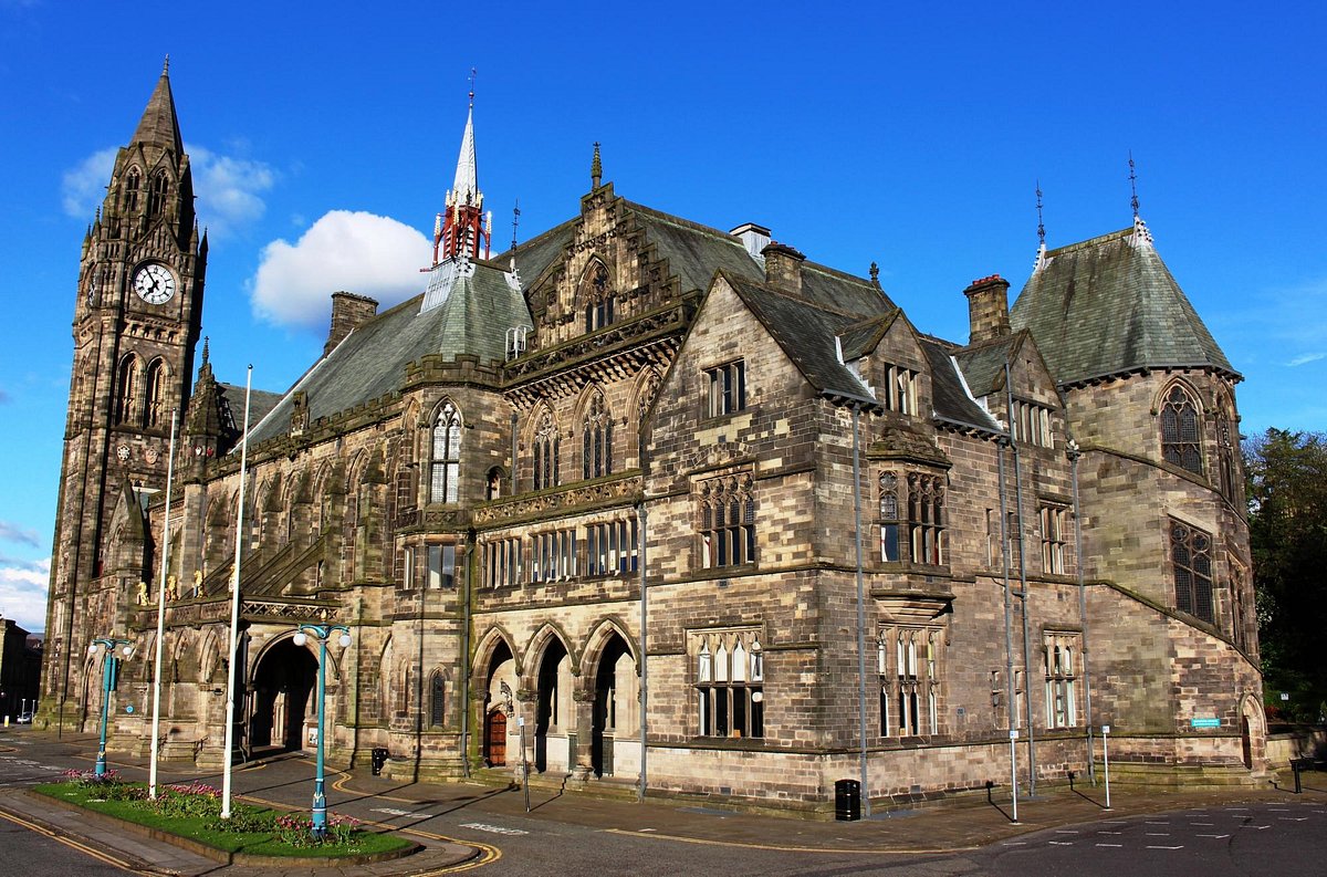 🥰 LOVE WHERE YOU LIVE……#Rochdale Town Hall 🏛️
Built in the Gothic revival style and Grade I listed, it is renowned for its landmark clock tower and acclaimed stained windows.
Stunning!
#lovewhereyoulive #Rochdale #rochdaletownhall #property #architecture #riskaverse