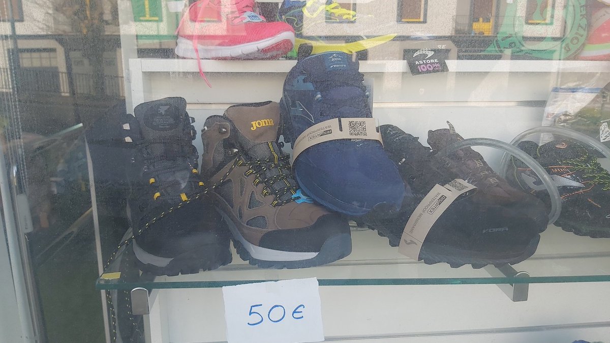 Calzado trekking para el agua, 50 euros