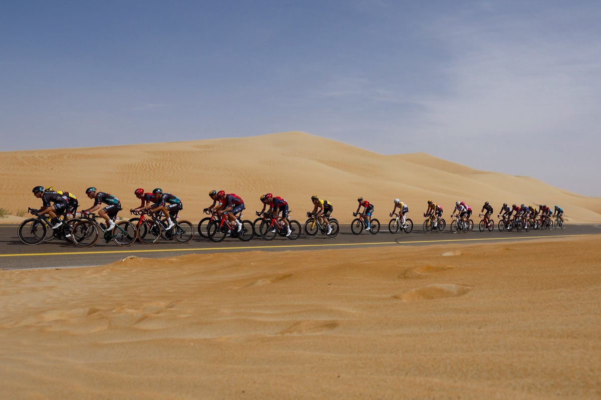 #طواف_الإمارات "السباق العالمي الوحيد في الشرق الأوسط" .. يمر عبر الكثبان الرملية، ويرسم لوحة فنية جميلة في صحراء الربع الخالي، خلال المرحلة الأولى التي تقام برعاية "بريسايت" لمسافة 151كلم.