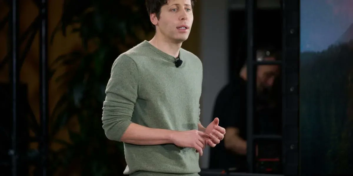 Sam Altman says the adaptation to a world deeply integrated with AI tools is probably going to happen pretty quickly. Elon Musk distanced himself from OpenAI too. Interesting take on recent speedy changes. More here: buff.ly/3XDdUJe #ai #ChatGPT