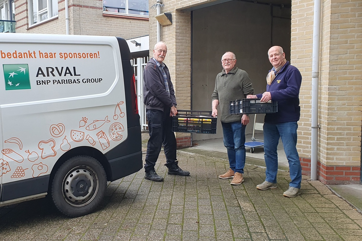 Zaterdag hebben we het magazijn van Woonin aan de Dorpsstraat in gebruik genomen. We mogen hier tijdelijk een deel van onze voorraad opslaan omdat ons huidige pand echt te klein is geworden. We zijn erg geholpen met dit mooie aanbod! Bedankt!