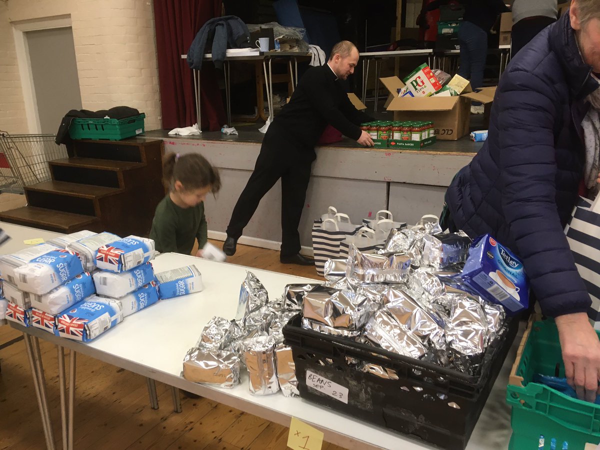shofarbymenorah's tweet image. #MenorahOutreach helped out at St Luke’s @CofEWythenshawe @wythfoodbank packing bags of food for 100 families in the half term holiday.