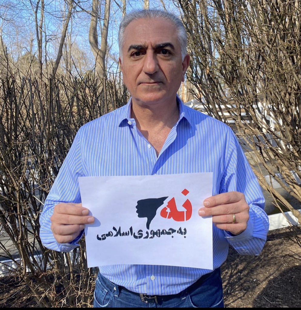 javid_irann0's tweet image. رضا شاه دوم در این لحظه سوگند یاد میکنم که تا آخرین لحظه عمرم  بهتون وفادار بمونم و همه جوره چه مجازی چه جنگی و .. حماییتون کنم جاوید شاه جاوید ایران ##BoycottIRIDay #RezaPahkaviIsMyRepresentative #جاوید_شاه #جاوید_پهلوی