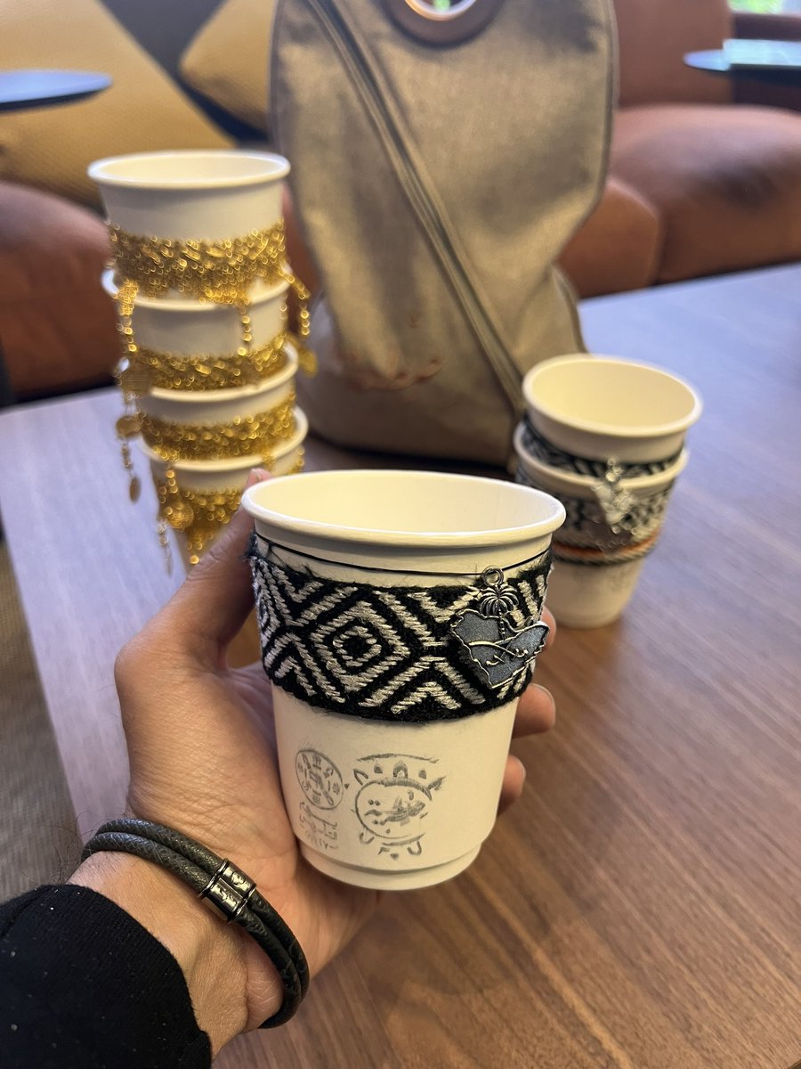 tariq_aldusari's tweet photo. اكواب @hintiacafe ليوم التاسيس .. 
الطلب ( بوكس القهوة السوداء ) .. https://t.co/Gs8yNaTtSl