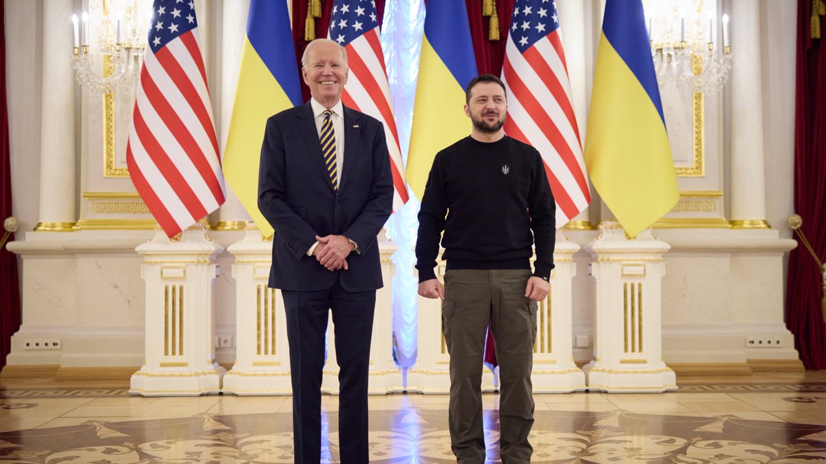 Podolyak_M's tweet image. President Joe Biden is in Kyiv. On the eve of the war's anniversary.
To say bluntly: "RF will surely lose. Putin &amp;amp; his entourage will be tried. 🇺🇦 will get all the weapons it needs. No compromises."
Absolutely clear signals. A very specific scenario for the Kremlin’s destruction.