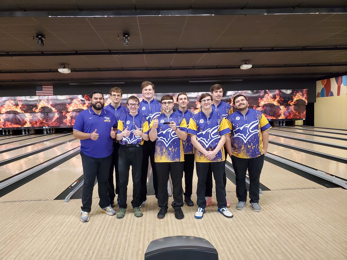KWU_bowling's tweet photo. RECAP MONDAY 🚨🧢🎳
Our men's team have been on a roll (bowling pun) in their last 3 appearances. They took second place at the SWIBC Championship, then took second place at the Wildcat Challenge, and finished it off this past weekend with a win at the NAIA National Qualifier! https://t.co/AKCt3cG4qv