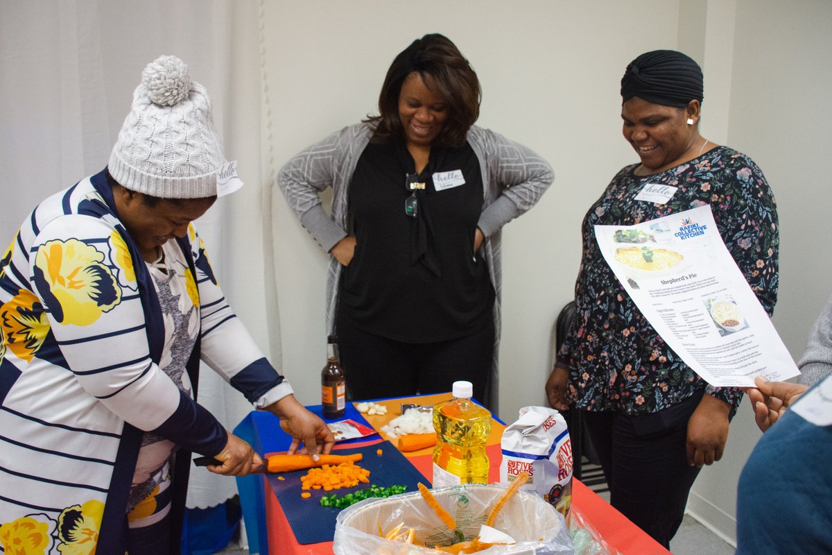 Notre première activité de cuisine collective, tenue dimanche dernier, a été un succès! Nous remercions tous les participants et invitons toutes les parties intéressées à s'inscrire à la prochaine réunion qui sera annoncée sous peu.
