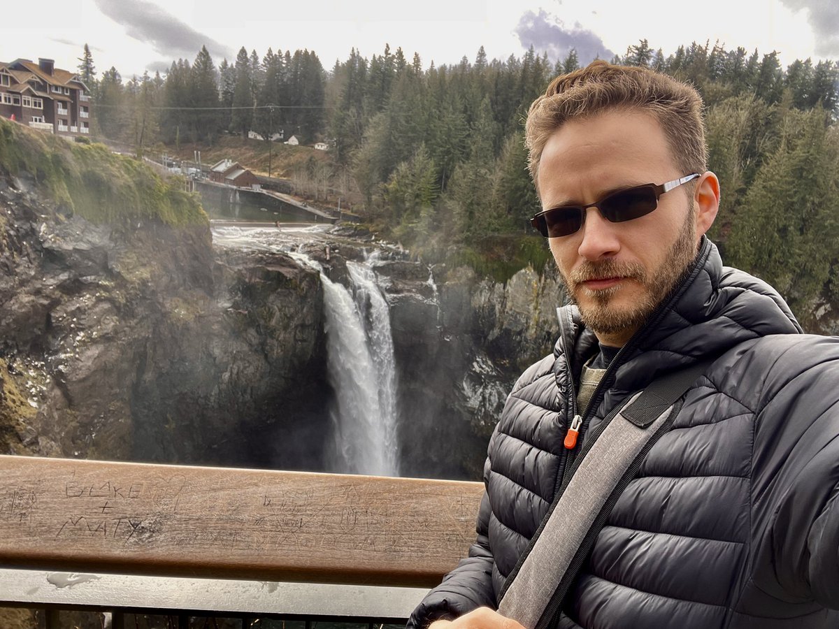 spejampar's tweet photo. #TwinPeaks energy
Making me look cool for once
Peak coolness for me
#twinpeaksday #haiku #haikuing #therealtwinpeaks @SalishLodgeSpa @snoqualmiefalls #snoqualmiefalls https://t.co/bOAP0ksjHN
