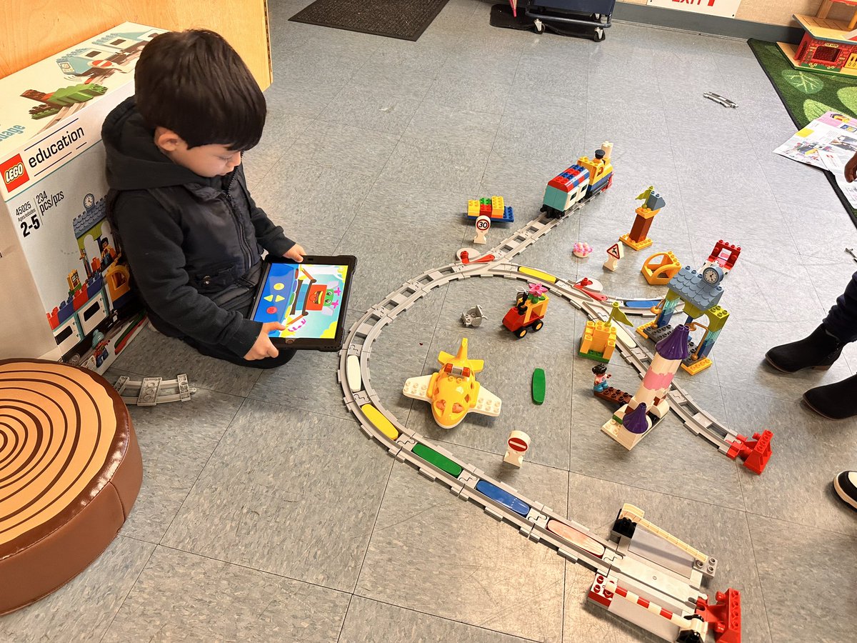 nobleaveeec's tweet photo. Our youngest learners were coding using LEGO Coding Express! Coding supports children’s math skills, logical problem solving, creativity and much more! #toddlers #coding #LEGO #CodingExpress #technology #teamwork #preschool @ECED4LA @DeanTagawa https://t.co/ykoSCuIPe6