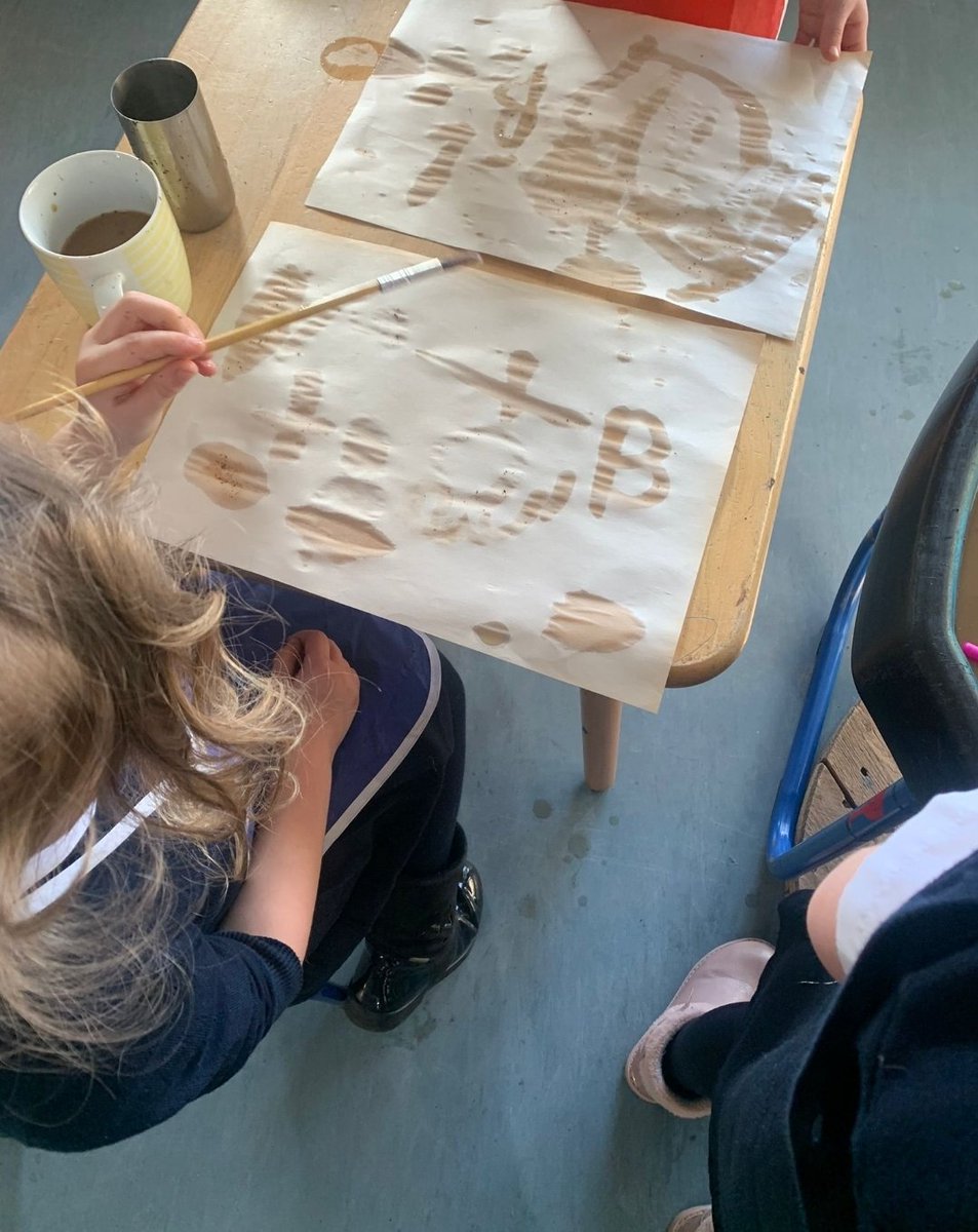 MrsTCaterpillar's tweet photo. During their exploration some children decided to paint with the water &amp; coffee mixture. "Let's mix it and make it darker" said S "Look! It's working" said B #STEM #MarkMaking #ChildLed #ExploringProperties #PlayIsTheWay @RAiSE_falkirk https://t.co/1FmDZpMbu8