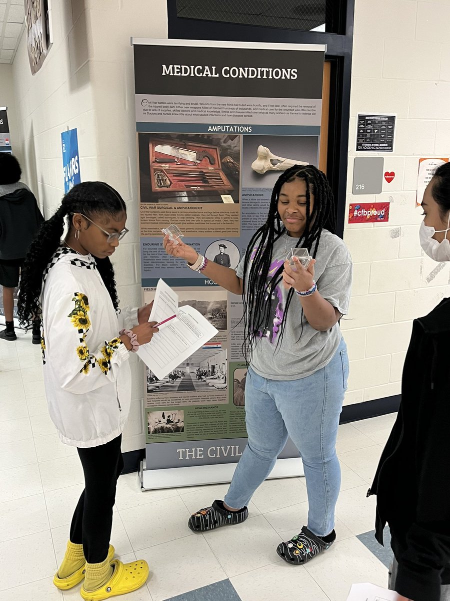 Soc_StudiesTX's tweet photo. @cfbLongFalcons collaborating together to learn more about the Civil War through our new CW Banner and Artifact Exhibit ! We loved hearing the great conversations about what students thought life would be like during this time period. @Mr_Oribhabor https://t.co/ALPF3tQrIq