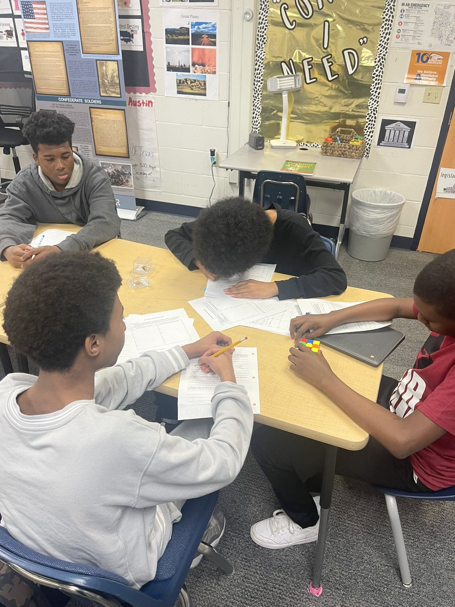Soc_StudiesTX's tweet photo. @cfbLongFalcons collaborating together to learn more about the Civil War through our new CW Banner and Artifact Exhibit ! We loved hearing the great conversations about what students thought life would be like during this time period. @Mr_Oribhabor https://t.co/ALPF3tQrIq