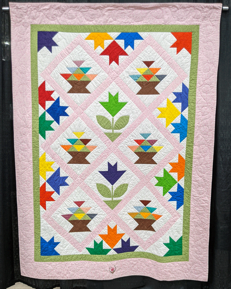 WIQuiltShow's tweet photo. "Basket of Blooms," created and quilted by Debra Braaksma of Sheboygan, Wisconsin, entered in the 2022 Quilt Contest, Wall Quilts - Machine Quilted - Pieced category. Pattern/design source: Inspired by the work of Jenny Doan
#WisconsinQuiltShow https://t.co/hl2kKH4UOm