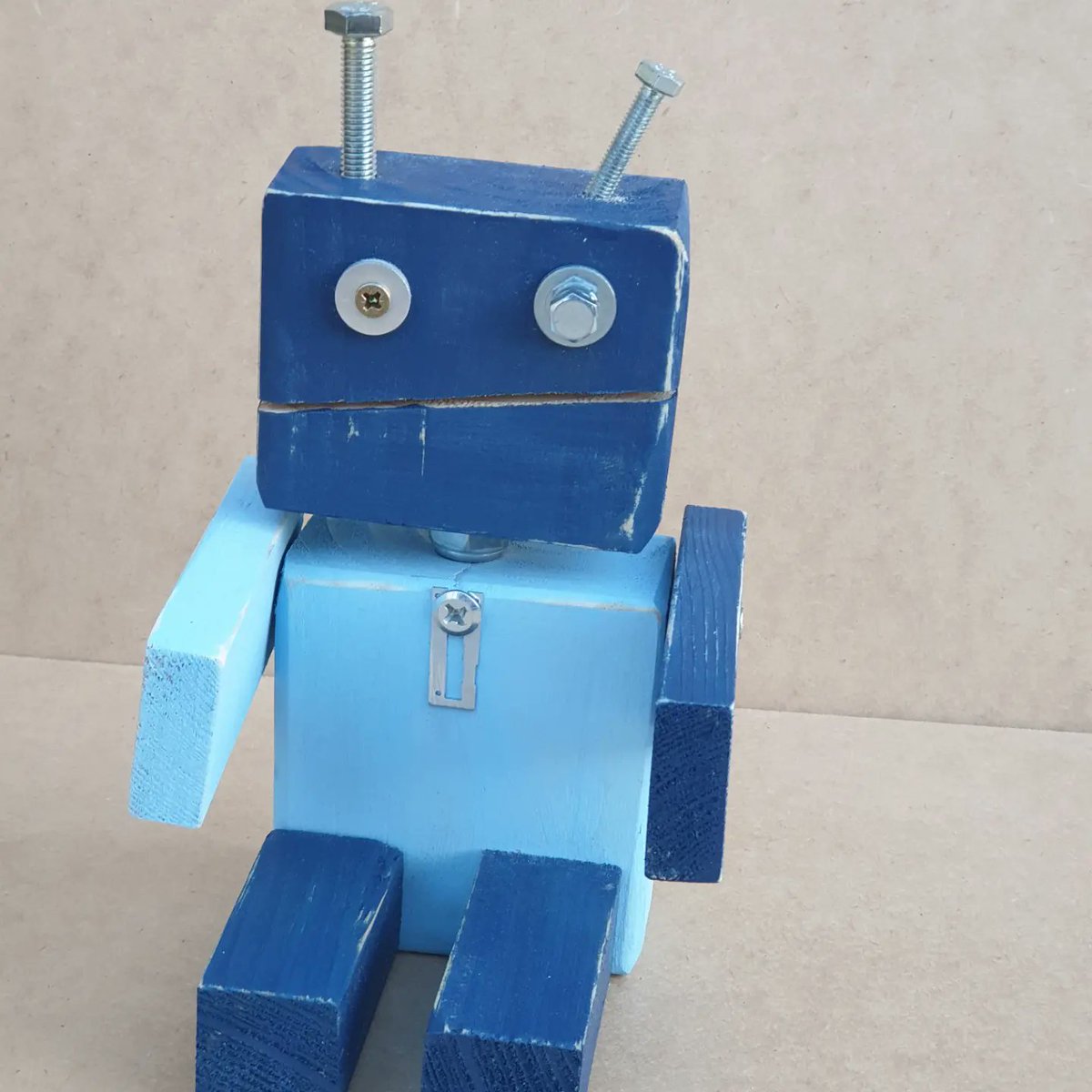 Ahoy! 
Take a peek at our Scrapbots.
Made from reclaimed Wood with movable head and arms.
-THIS IS NOT A TOY -
Meet Big Bob
folksy.com/items/8097379-…

 #folksy #woodwork #handmade #house #wood #gift #homedecor #science #feelingfolksy #scifi #robot #folksyseller #reclaimedwood