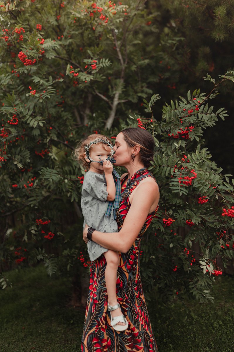CatParmenter's tweet photo. Gift a Photo Session for those women in our life that help raise us. 

Gift Certificates available 

Weekday portrait session within Strathspey https://t.co/a4NDwyR3bg