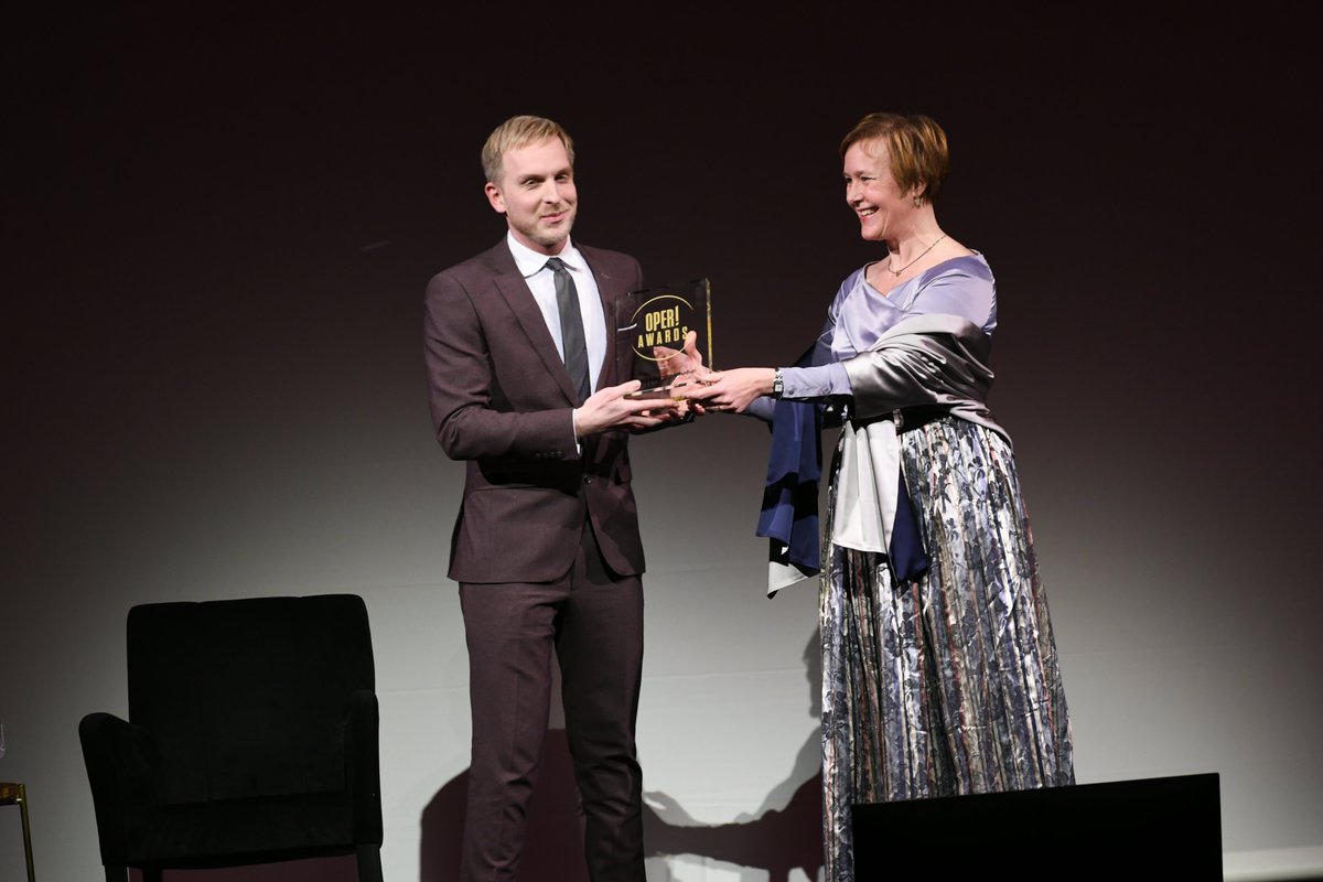 opermagazin's tweet photo. Best Performance: #TheDevilsOfLoudun, @bay_staatsoper 🔸 Beste Aufführung: “Die Teufel von Loudun”, #BayerischeStaatsoper. Das Ausrufezeichen der Münchner Opernfestspiele 2022, die Partitur ein Hörerlebnis, Aušrinė Stundytė glänzend als Jeanne. #operawards #opermagazin https://t.co/JuSp5zVkGs