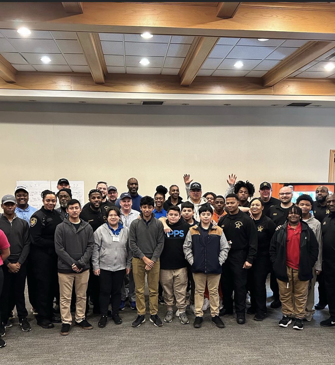 SPsmoooth7's tweet photo. The MMGA &amp; our Leadership Through Golf Program is breaking down barriers. In conjunction with @OHFCSO and @tftco we hosted a Golf Meet &amp; Greet for law enforcement and community youth to come together and bond over a common interest. Golf. #BeTheChange IG:SoulFoundation https://t.co/o8ILUnrVuY