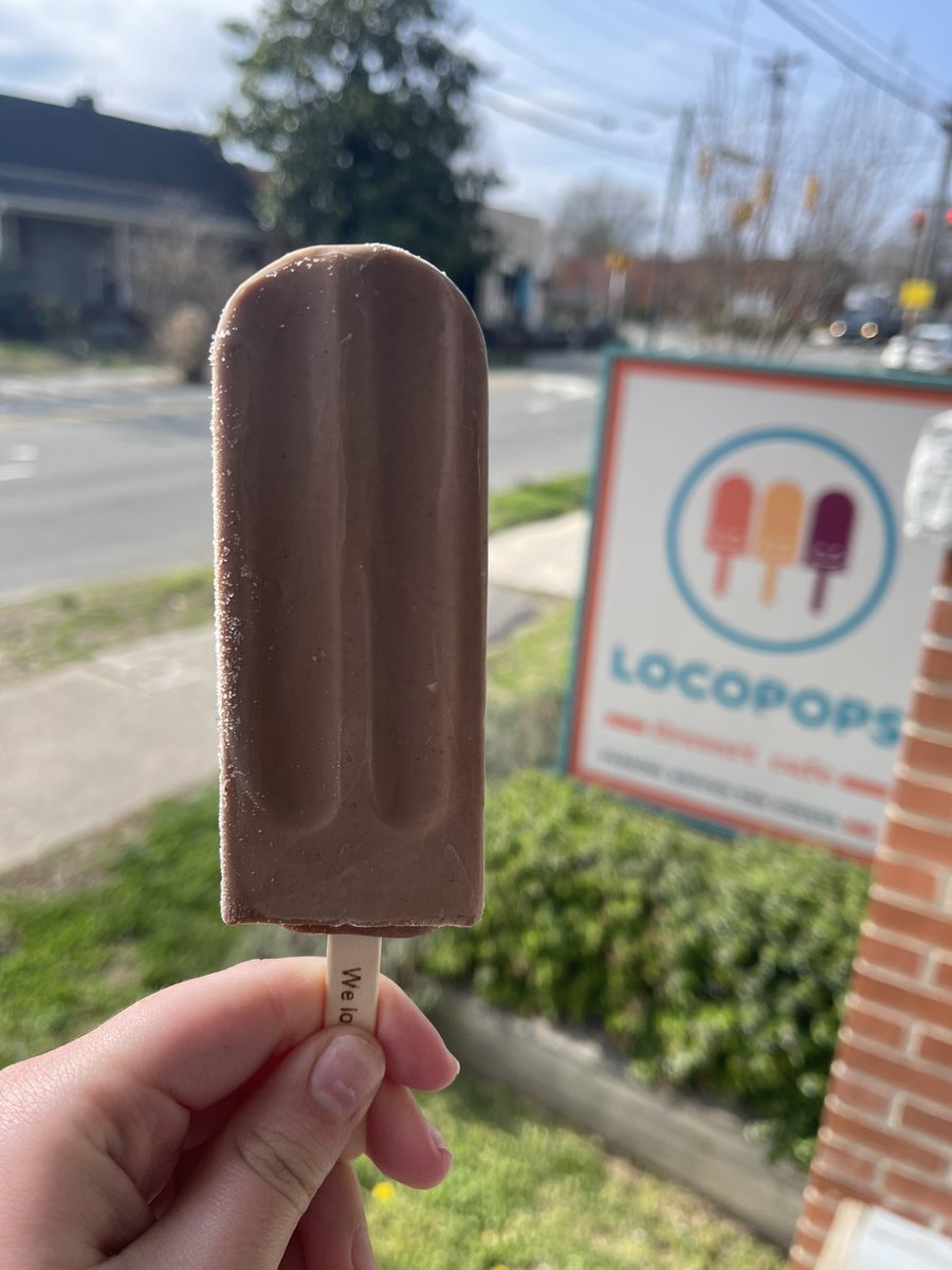 allyblakewx's tweet photo. After a great time back in NC where it feels like spring, I’m heading back to Maryland! Hopefully I can bring back some warmer weather with me. Also enjoy this Locopop I got, reminds me of summers as a kid!#Durham #locopop #yum https://t.co/BmccERtsjX