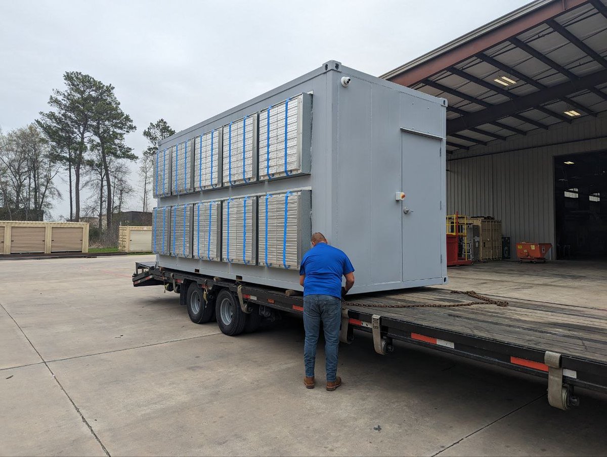 aiproenergy's tweet photo. Busy morning. 🤠 #bitcoin #bitcoinmining #EnergyTransition #miningcontainer #bittank #Houston https://t.co/fNho34SNJ8