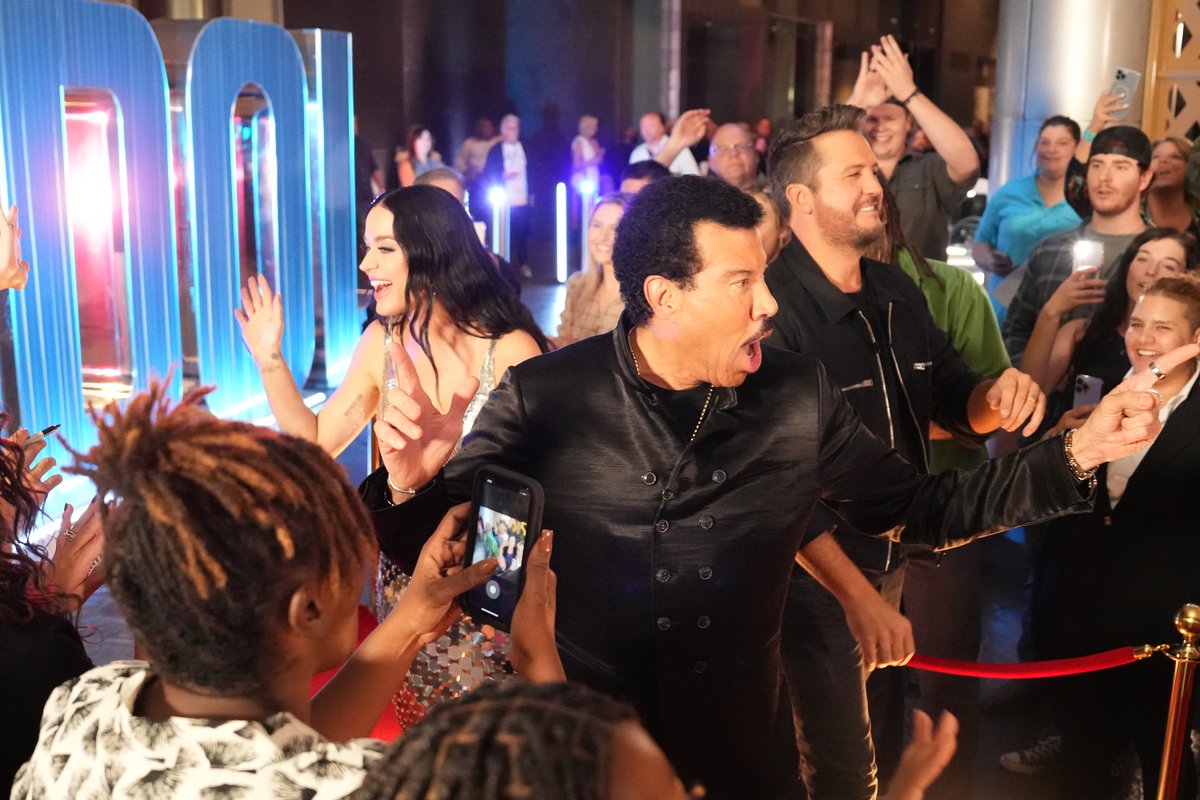 #IDOL continues Sunday at 8/7c AND next Sunday right after the Oscars, only on <a href="/ABCNetwork/">ABC</a>! 🎬🤩🎬