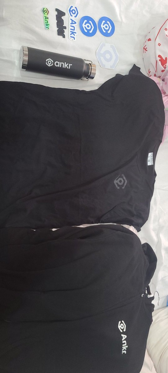 Guilde17's tweet photo. #ankr #ankrmerch #crypto
Ty @ankr for the awesome merch. I will wear this while riding my dragon vhagar. https://t.co/mU0Lqe3TgK