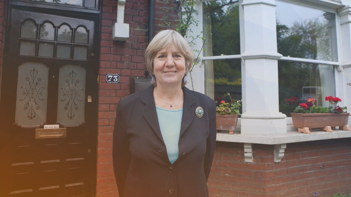 MEET THE PIONEERS: Sarah Harrison reduced her Victorian semi-detached home's carbon emissions by 85%! FIND OUT HOW: superhomes.org.uk/homes/sarah-ha…