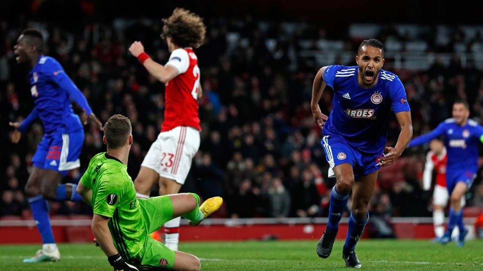 Se que es vivir el pasado pero que feliz recuerdo hace 3 años Olympiacos lograba un batacazo no solo una de sus mejores victorias en Europa sino también en su historia, que sin dudas hizo feliz a todo el Mundo Olympiacos, incluyéndome.
Les dejo está hermosa imagen de aquel día.