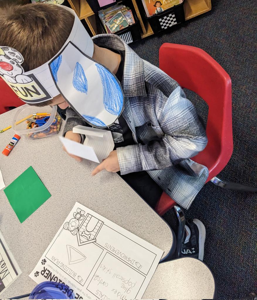 SLCSDolsen's tweet photo. 1st grade engineers/architects/thinkers!! @MrsSchultzk designing dog houses on this 101st day of school! 🐾🐶🏠🦴💙 https://t.co/KuXXI1fwEw