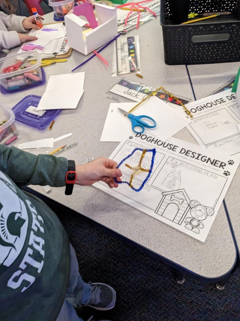 1st grade engineers/architects/thinkers!! <a href="/MrsSchultzk/">Mrs. Schultz</a> designing dog houses on this 101st day of school! 🐾🐶🏠🦴💙