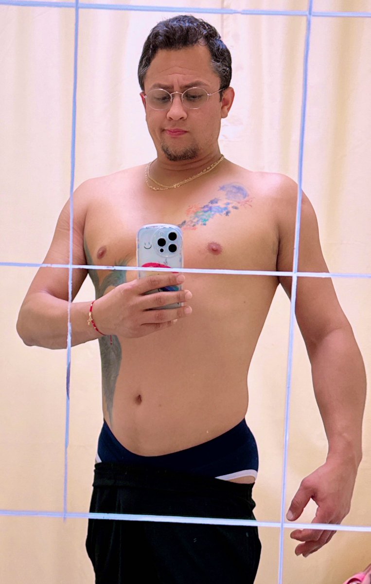 Alfonso70933765's tweet photo. Hay todavía un Gordito en Mi Cintura que No Me gusta….CUADROS NUNCA EH TENIDO 🙇🏻♂️
🗣️(C. O. N. C. E. J. O. S.)🗣️
#Chonchito #Naturalon #DandoleAlGYM #HayResultados #SisePuede #BiBoy #Lagunero #Seguimos https://t.co/oMysm2GQOd