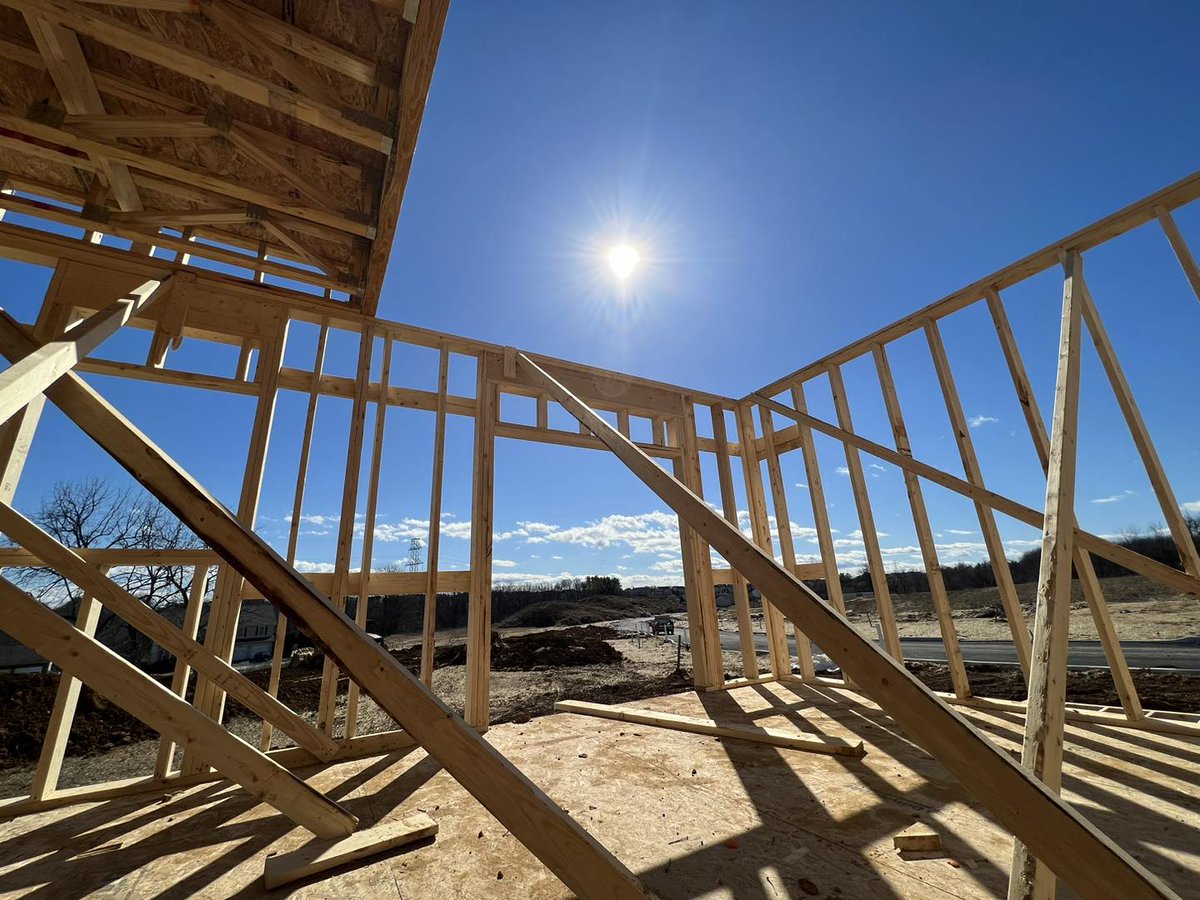 The first building is up at Wolf’s Run! This brand new townhome community is located in Palmer Township, PA just a few minutes from NJ and Downtown Easton. Homesites and Quick Delivery Homes are available now! 🐺🏠
tuskeshomes.com/new.../pa/east…