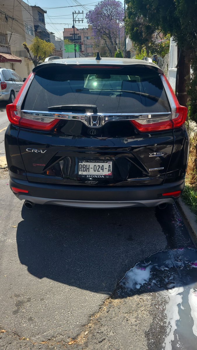 jalvarezc's tweet photo. @SSC_CDMX este vehículo está afuera de la domicilio no es la primera vez que está persona se estaciona ahí https://t.co/gnAaLrbO4z