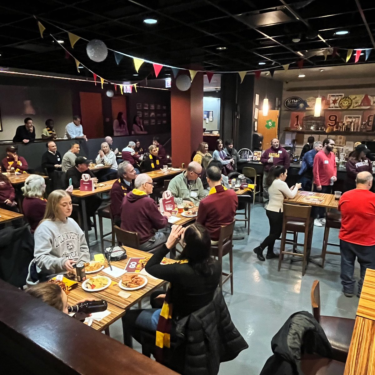 Last week, Sr. Jean was in the house for a @RamblersMBB pregame reception hosted by @loyola_alumni for alumni from Parkinson, @loyolanursing, @loyolalaw, and Stritch School of Medicine. #OnwardLU #LUCalums