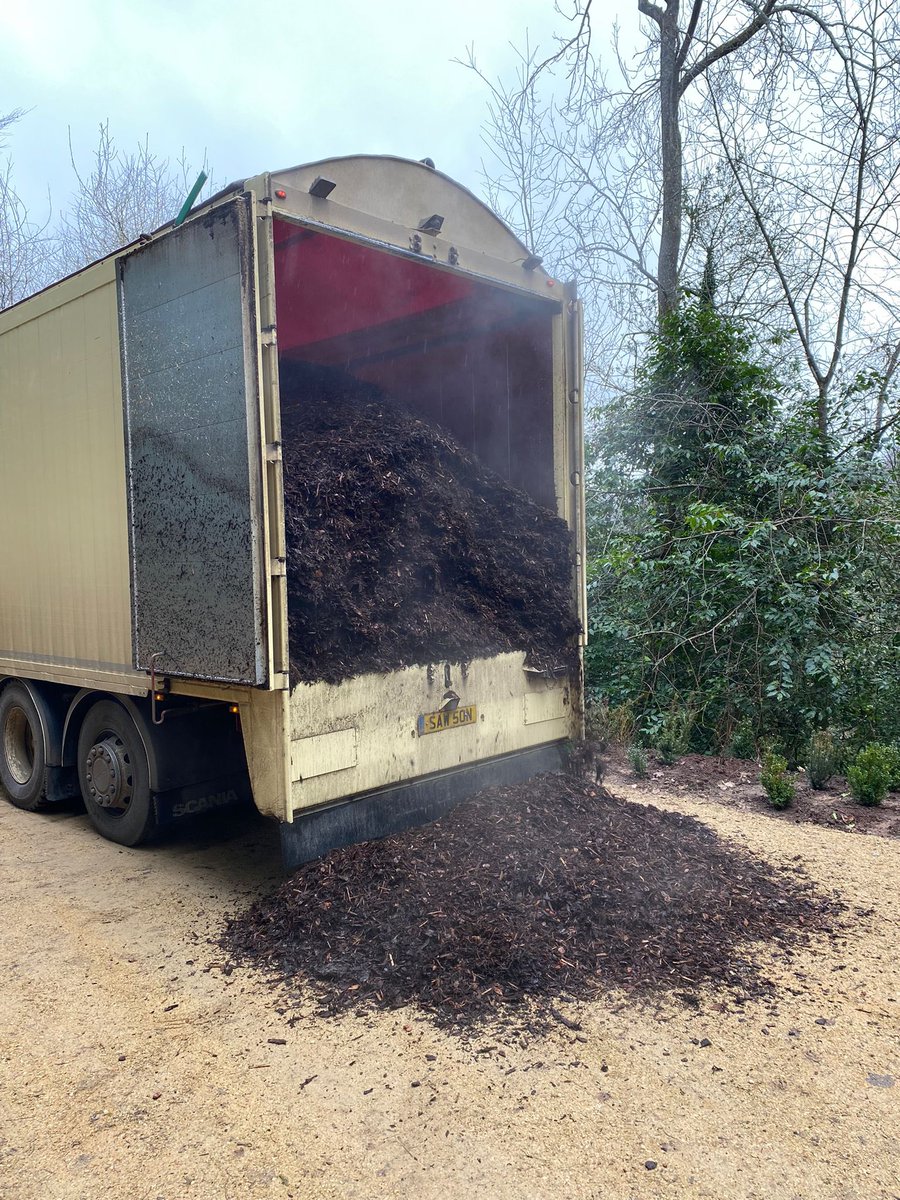 NTinBath's tweet photo. 40 cubic metres of #mulch was delivered at #PriorPark today. This will be used to cover the borders which have recently been replanted as part of the #DamsProject.
Over the last few weeks volunteers have been busy laying a straw mulch on the steeper beds by the lower lake. https://t.co/PS2vBVEhSp