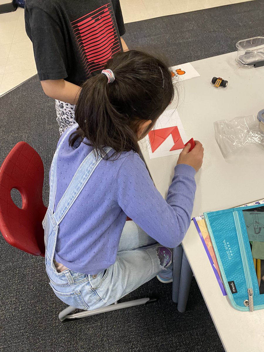 teacherkpratt's tweet image. Can you help flag engineers arrange the flag pieces to fit in the outline? @napls_ps @E4Tech_Teacher #e4tech