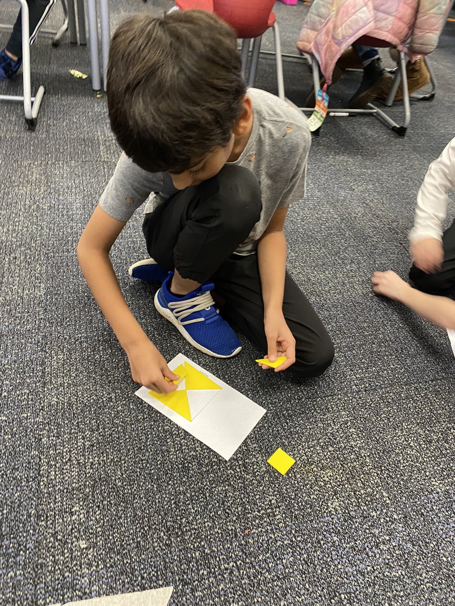 teacherkpratt's tweet image. Can you help flag engineers arrange the flag pieces to fit in the outline? @napls_ps @E4Tech_Teacher #e4tech