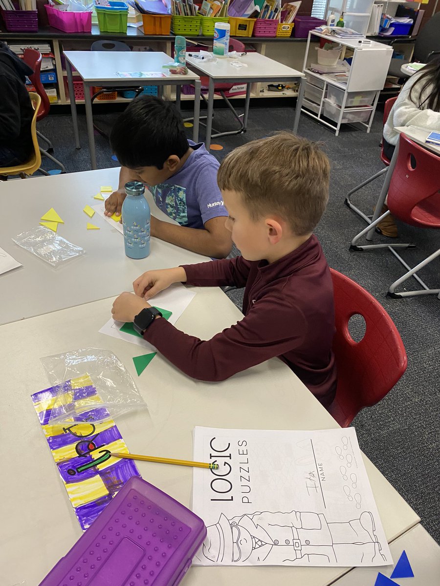 teacherkpratt's tweet image. Can you help flag engineers arrange the flag pieces to fit in the outline? @napls_ps @E4Tech_Teacher #e4tech