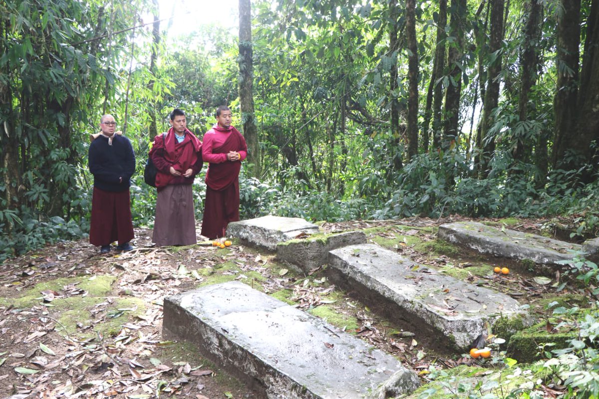 On the occasion of #Losar, Monks &amp; civilians of Gelling &amp; Tuting visited Chorten at Kepang La in #ArunachalPradesh. Prayers for well-being of all Indians were offered.
<a href="/adgpi/">ADG PI - INDIAN ARMY</a>
<a href="/easterncomd/">EasternCommand_IA</a>
<a href="/MyGovArunachal/">MyGov Arunachal Pradesh</a>