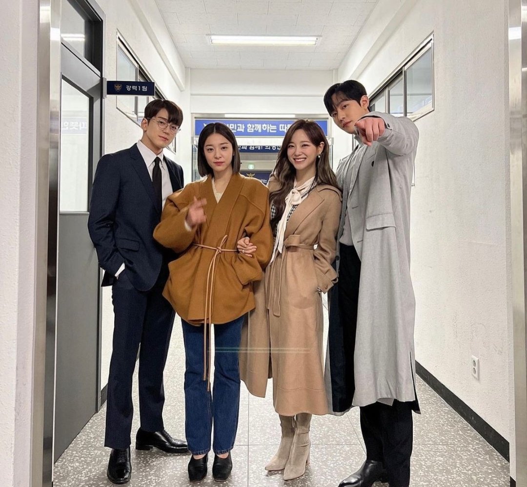 kdramaswithugs's tweet photo. happy first anniversary to business proposal, a romcom we all needed in our lives ♡ https://t.co/9c4ZMEH5D9