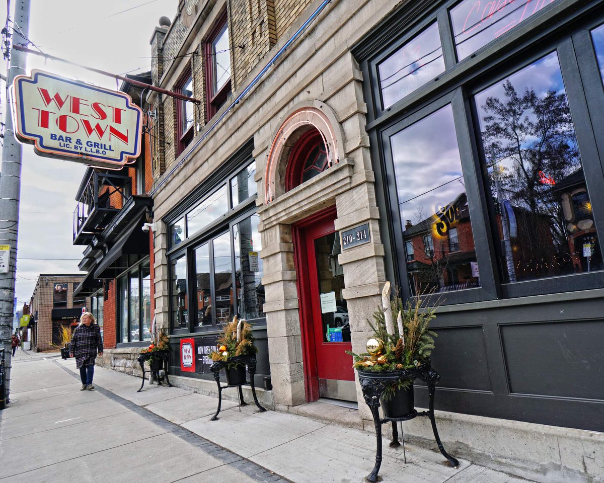 Locke Street Shops (@lockestshops) on Twitter photo Did you know <a href="/WestTownLocke/">WestTown Bar & Grill</a> serves brunch, even on weekdays? Stop by until 11:30am to get your fix! And since they've been open for over 30 years, you know they've got that breakfast thing down pat.
#LockeStreet #HamOnt Did you know <a href="/WestTownLocke/">WestTown Bar & Grill</a> serves brunch, even on weekdays? Stop by until 11:30am to get your fix! And since they've been open for over 30 years, you know they've got that breakfast thing down pat.
#LockeStreet #HamOnt