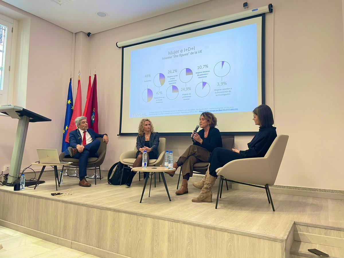 Destacar de esta mesa redonda la importancia de la #socializacion a edades tempranas y la necesidad de la #diversidad en la economía del futuro 🚀👏🏻

🗣️ <a href="/Carolgg7/">Carolina Garcia Gomez</a> , Marta Huidobro y Patricia Gabaldón
