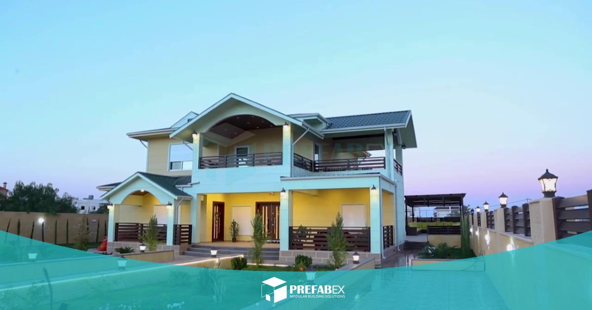PrefabexLtd's tweet photo. This amazing two story house in Jordan has a total living space of approx. 327m², distributed on two levels with 3 bedrooms with 4 bathrooms, living room, office space with dining area and an open plan fully equipped brand kitchen.
#prefabricatedhouse #prefabhouse #modularhome https://t.co/NllH8pTYT9