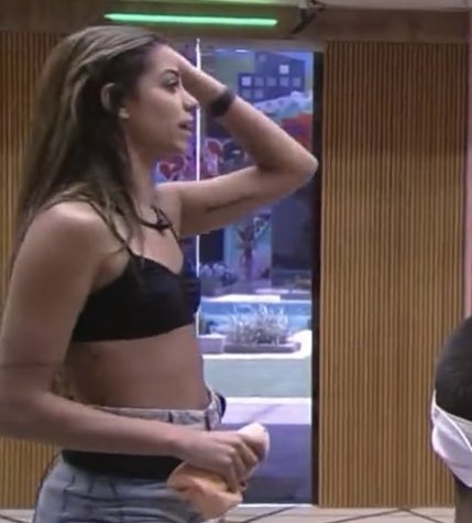 choquei's tweet photo. Key disse que se bater o balde na cabeça de outro sem querer é agressão e motivo de expulsão, então o que a Bruna fez, também é. #BBB23 https://t.co/jcFhRSTzEt
