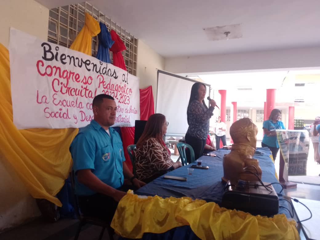DgDocente's tweet photo. En el Estado Zulia también se celebra la gran fiesta #CongresoPedagógicoCircuital2023 en un desborde de amor pedagógico y patriota
#SNIFM
#JuntosPorLaEducaciónDelFuturo
@_LaAvanzadora @vicent_carvajal @MPPEDUCACION https://t.co/Jodx7Nru3R