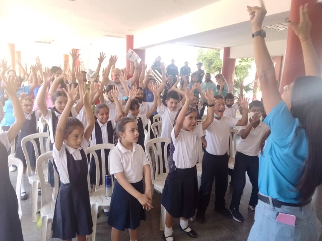 DgDocente's tweet photo. En el Estado Zulia también se celebra la gran fiesta #CongresoPedagógicoCircuital2023 en un desborde de amor pedagógico y patriota
#SNIFM
#JuntosPorLaEducaciónDelFuturo
@_LaAvanzadora @vicent_carvajal @MPPEDUCACION https://t.co/Jodx7Nru3R