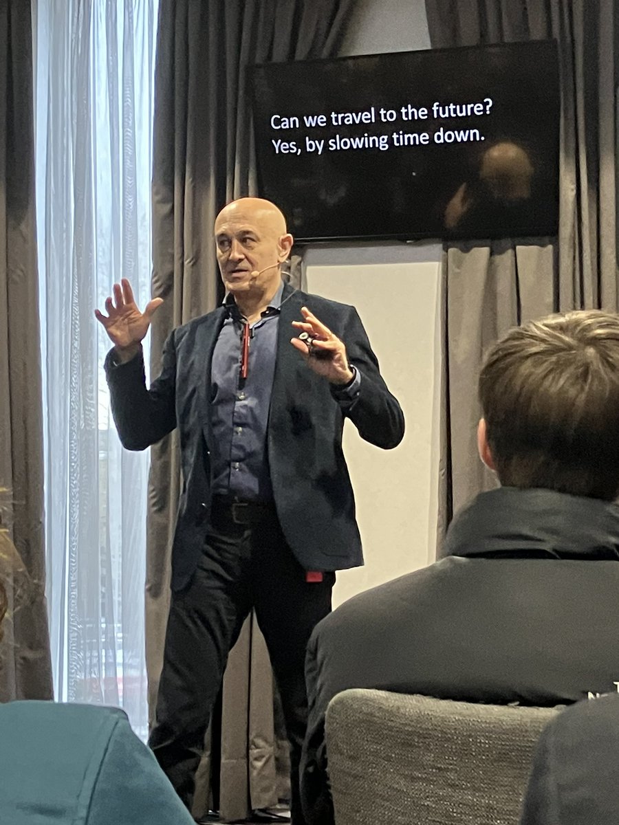 TJohns85's tweet photo. A good day out at #ashtongate #sciencelive #gcsesciencelive thanks to @jimalkhalili @davecliff @AnnaPloszajski @gcsesciencelive #robertwinston #drhannahcritchlow https://t.co/6DXQEdAkOz